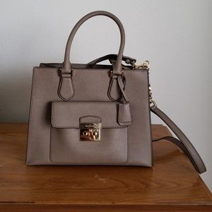 Michael Kors Tote in taupe